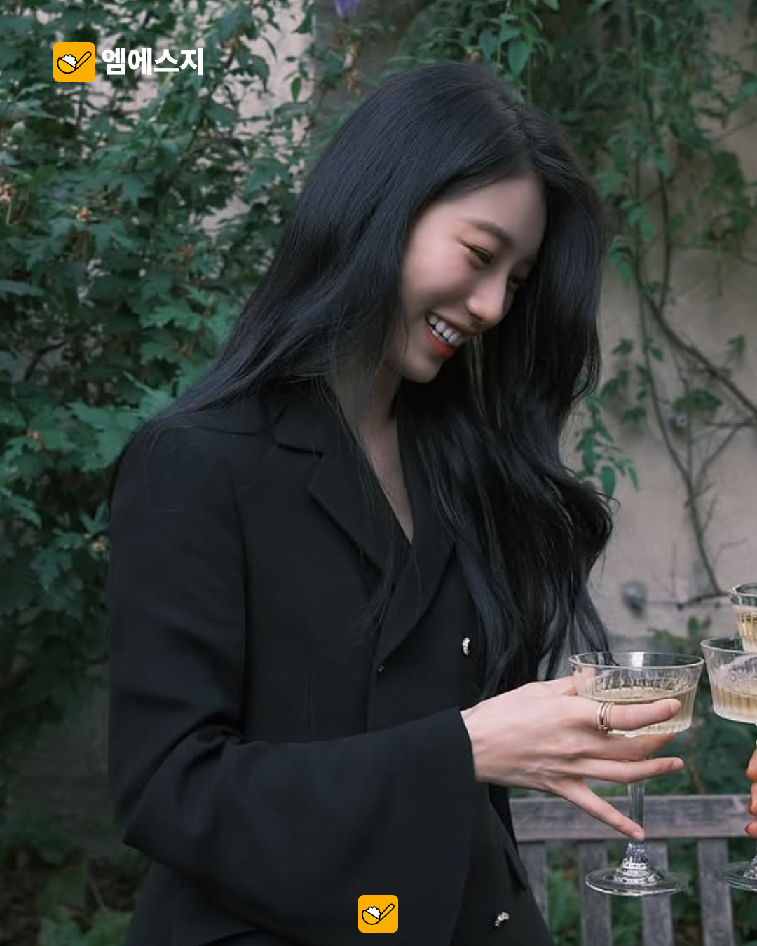 올블랙도 수지답게…파리 셀린느 쇼 비하인드 사진 공개 2 올블랙도 수지답게…파리 셀린느 쇼 비하인드 사진 공개 본문 사진 1