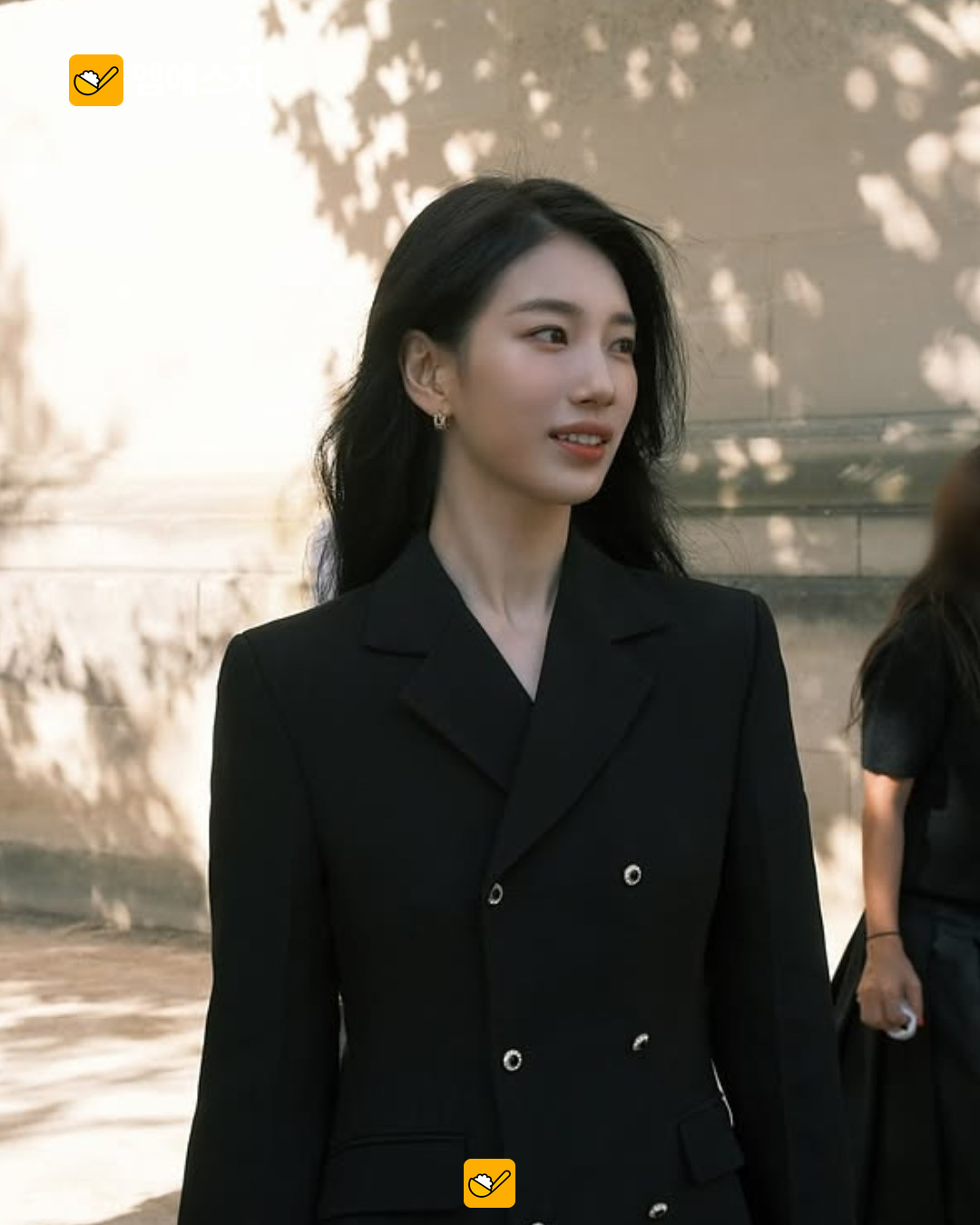 올블랙도 수지답게…파리 셀린느 쇼 비하인드 사진 공개 4 올블랙도 수지답게…파리 셀린느 쇼 비하인드 사진 공개 본문 사진 3