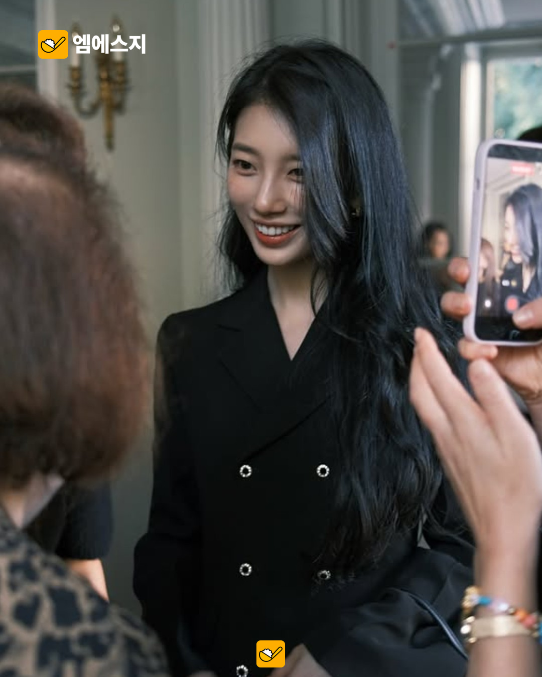 올블랙도 수지답게…파리 셀린느 쇼 비하인드 사진 공개 5 올블랙도 수지답게…파리 셀린느 쇼 비하인드 사진 공개 본문 사진 4