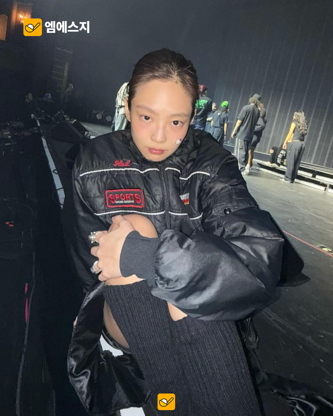 제니 공개 사진 또는 스타페이스 헬로키티 실제 제품 비주얼