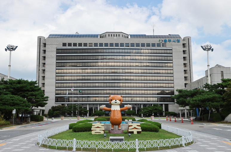 충주맨 은퇴 예고, 구독자 6만 명 증발… 왜 이런 일이 벌어졌나? 5 Image