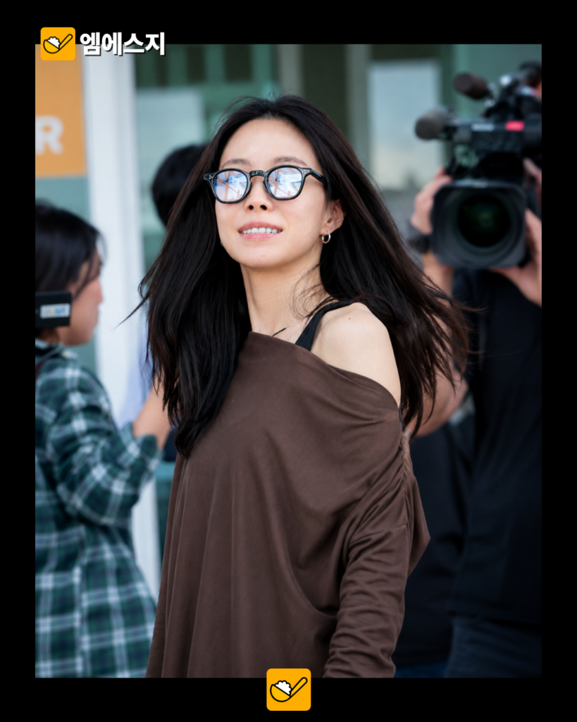 기자들 앞에서도 화장기 덜었다…손나은, 괌 출국길 ‘꾸안꾸’ 공항패션, 김부장 여배우? 5 008 29