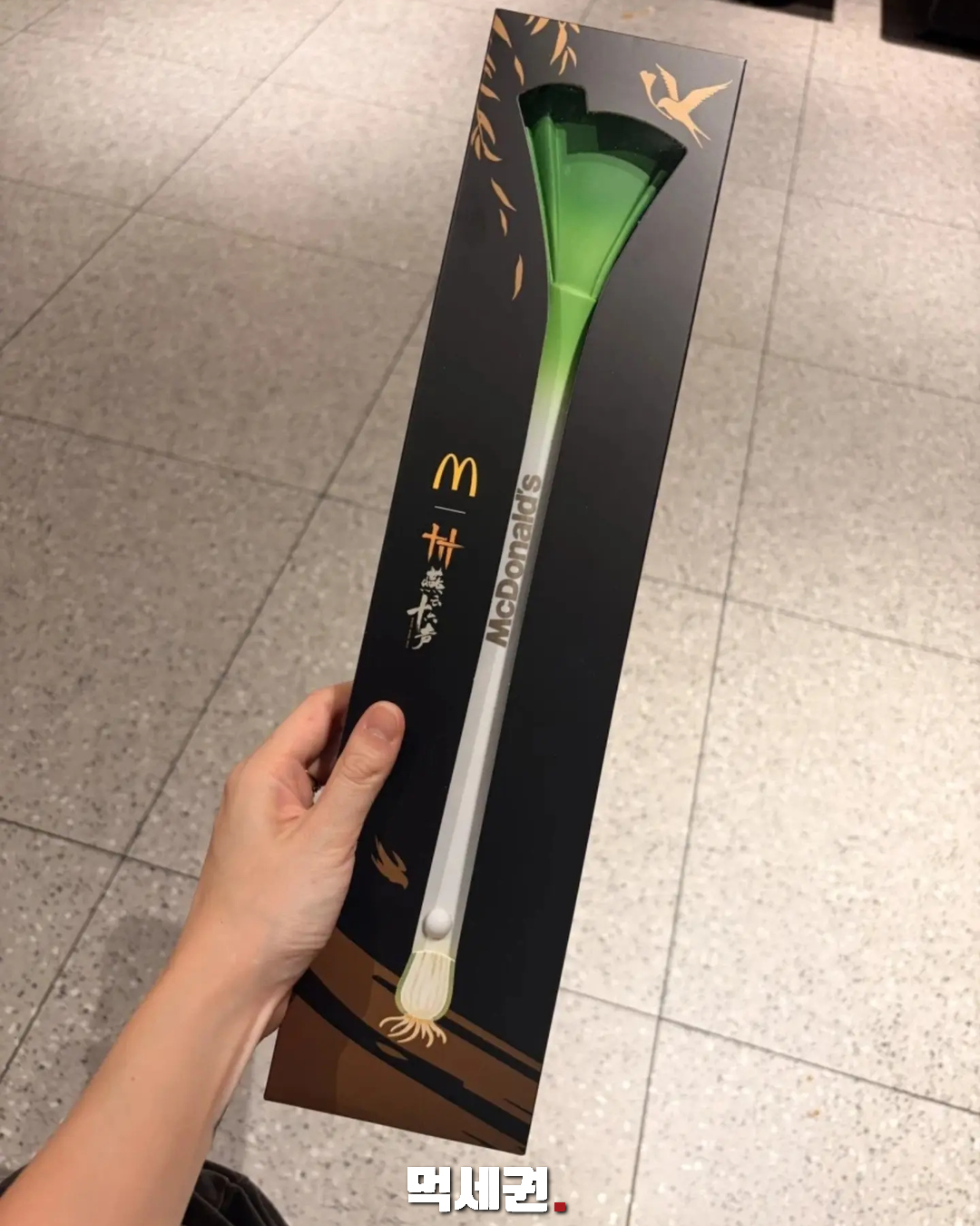 투명 포장에 담긴 중국 맥도날드 대파 모양 효자손