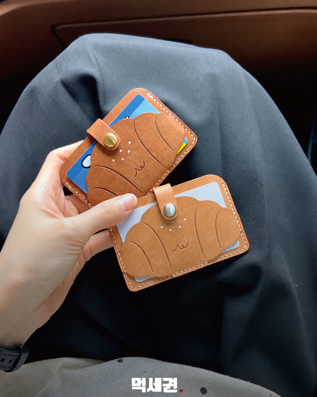 소금빵·크루아상이 카드지갑으로…라운디드엣지의 빵 모양 가죽 소품 제품·관련 사진 1