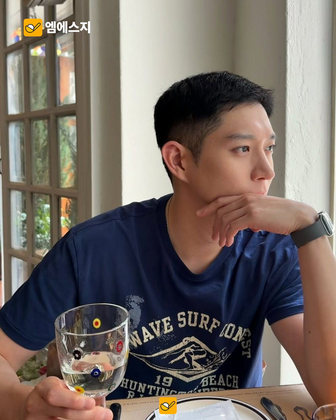 김영대, 짧은 머리로 전한 근황…일상 사진 속 달라진 분위기 관련 사진 1