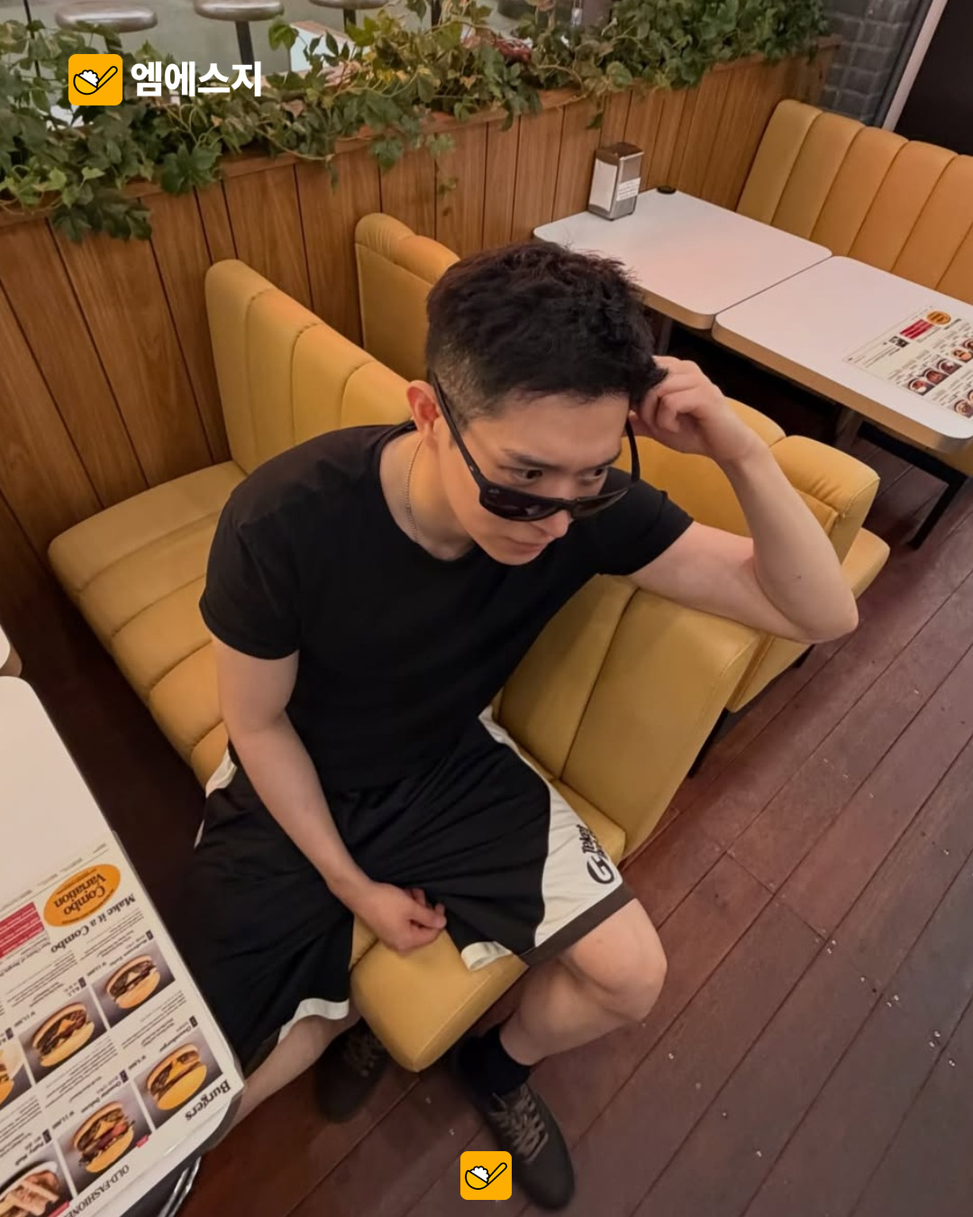 김영대, 짧은 머리로 전한 근황…일상 사진 속 달라진 분위기 관련 사진 3