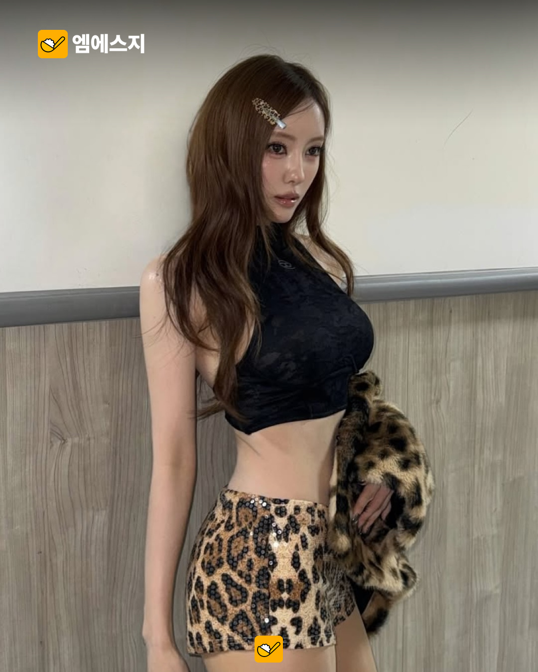 효민의 서로 다른 실제 공연 준비 사진