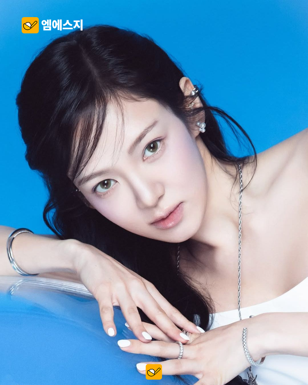 소녀시대 8명 시즌그리팅으로 다시 모였다…데뷔 20주년 앞둔 단체·멤버 사진 본문 사진 3