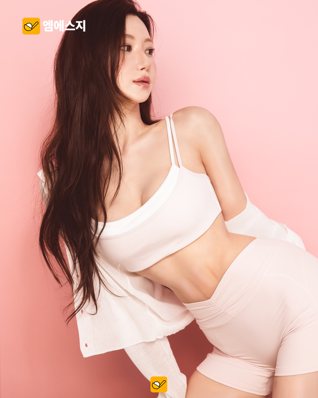 예정화, 새로운 화보 사진으로 근황…다양한 착장과 포즈 눈길 3 예정화, 새로운 화보 사진으로 근황…다양한 착장과 포즈 눈길 본문 사진 2