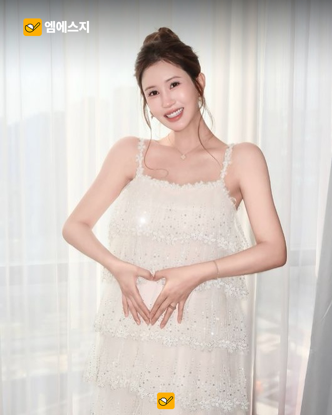 이다해, 중국 행사서 새로운 스타일 공개…화려한 드레스와 메이크업 2 이다해, 중국 행사서 새로운 스타일 공개…화려한 드레스와 메이크업 관련 이미지 1